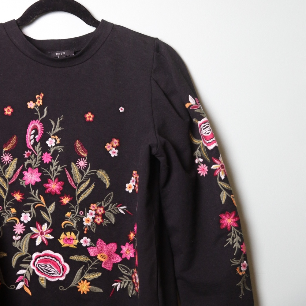 SOLD ✨ Anthropologie Embroidered Drew Crewneck - Picture 4 of 4